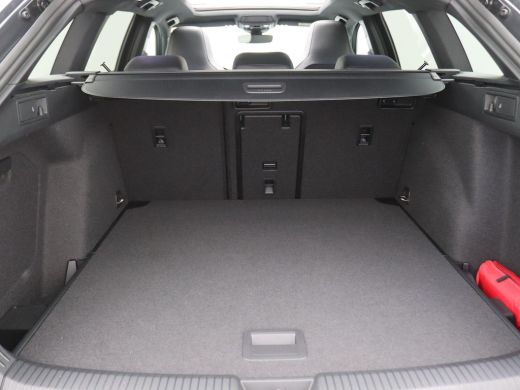 Volkswagen Golf 1.5 eTSI R-Line Edition 150 PK DSG LED Matrix, Panoramdak, Getint glas, Climatronic, 18" York vel... ActivLease financial lease