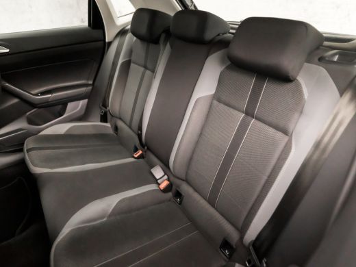 Volkswagen Polo 1.0 TSI Sportline Automaat (SCHUIFDAK, APPLE CARPLAY, VIRTUAL COCKPIT, GRILL VERLICHT, SPORTSTOEL... ActivLease financial lease