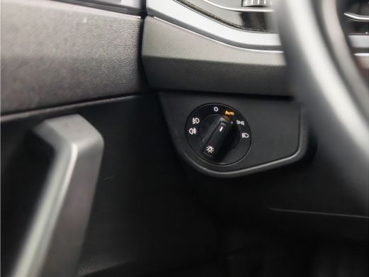 Volkswagen Polo 1.0 TSI Sportline Automaat (SCHUIFDAK, APPLE CARPLAY, VIRTUAL COCKPIT, GRILL VERLICHT, SPORTSTOEL... ActivLease financial lease