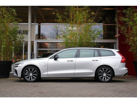 Volvo  V60 2.0 T6 Recharge AWD Plus Dark | Adaptive Cruise | BLIS | Camera | Stuur/stoelverwarming | Keyless... ActivLease financial lease