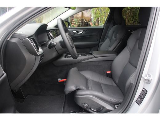 Volvo  V60 2.0 T6 Recharge AWD Plus Dark | Adaptive Cruise | BLIS | Camera | Stuur/stoelverwarming | Keyless... ActivLease financial lease