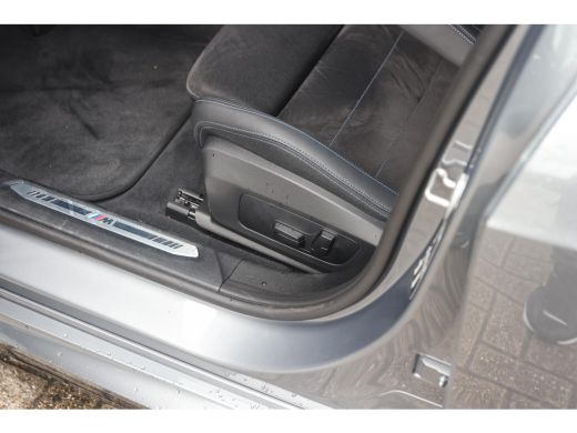 BMW 1 Serie 120 M Sport Automaat / Sportstoelen / Achteruitrijcamera / M Adaptief onderstel / Adaptieve LED /... ActivLease financial lease