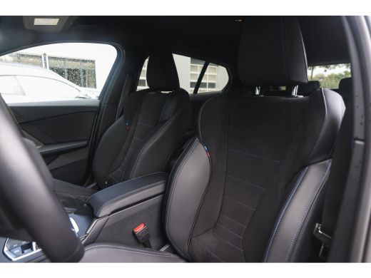 BMW 1 Serie 120 M Sport Automaat / Sportstoelen / Achteruitrijcamera / M Adaptief onderstel / Adaptieve LED /... ActivLease financial lease