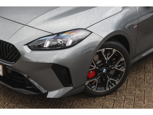BMW 1 Serie 120 M Sport Automaat / Sportstoelen / Achteruitrijcamera / M Adaptief onderstel / Adaptieve LED /... ActivLease financial lease