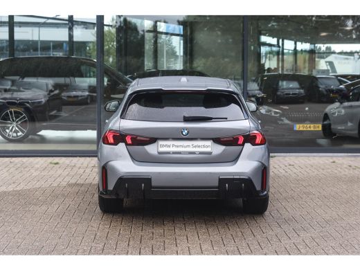 BMW 1 Serie 120 M Sport Automaat / Sportstoelen / Achteruitrijcamera / M Adaptief onderstel / Adaptieve LED /... ActivLease financial lease