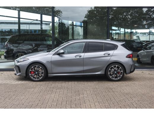 BMW 1 Serie 120 M Sport Automaat / Sportstoelen / Achteruitrijcamera / M Adaptief onderstel / Adaptieve LED /... ActivLease financial lease