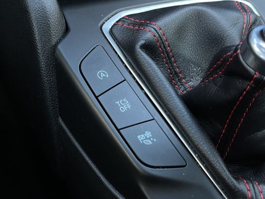 Ford Focus 1.0 EcoBoost Hybrid ST Line Business LED | Keyless | Camera | Parkeersensoren voor + Achter | Car... ActivLease financial lease