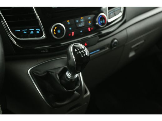 Ford Transit Custom 300 2.0 TDCI L2H1 Limited | DC | Airco | Cruise | Carplay | Navigatie | 2xSchuifdeur | Trekhaak ActivLease financial lease