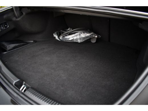 Mercedes-Benz C-Klasse 300 e AMG Line Pano Night Trekhaak Camera ActivLease financial lease