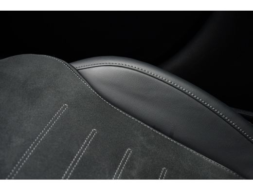 Mercedes-Benz C-Klasse 300 e AMG Line Pano Night Trekhaak Camera ActivLease financial lease