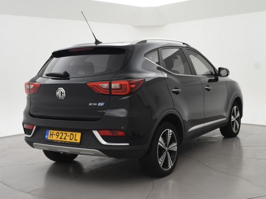 MG ZS EV EV 45 kWh LUXURY + PANORAMA | LEDER | ADAPTIVE CRUISE | CAMERA | STOELVERW. | CARPLAY ActivLease financial lease