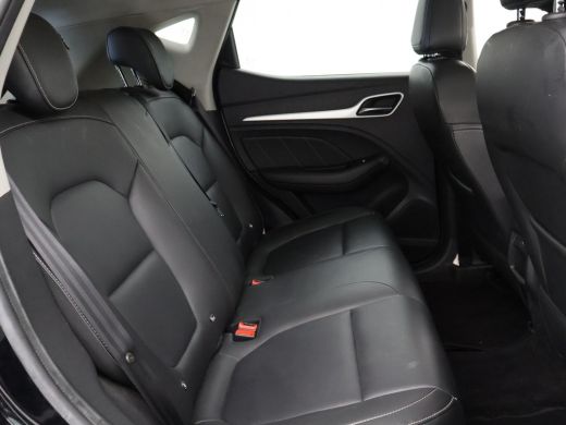 MG ZS EV EV 45 kWh LUXURY + PANORAMA | LEDER | ADAPTIVE CRUISE | CAMERA | STOELVERW. | CARPLAY ActivLease financial lease