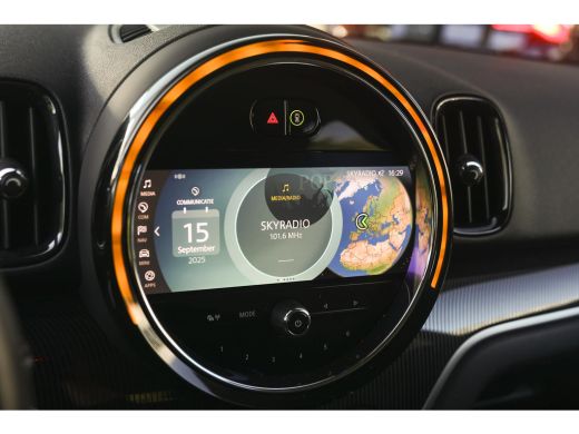 Mini Countryman Cooper Classic Automaat / Achteruitrijcamera / Adaptieve LED / Head-Up / Comfortstoelen / Park As... ActivLease financial lease