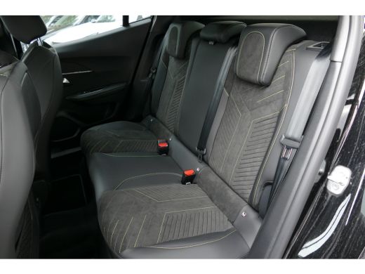 Peugeot 2008 1.2 PureTech 130 GT PACK AUTOMAAT / NAVI / ALCANATARA / PDC / CLIMA / 17"LMV / CAMERA V+A / KEYLE... ActivLease financial lease