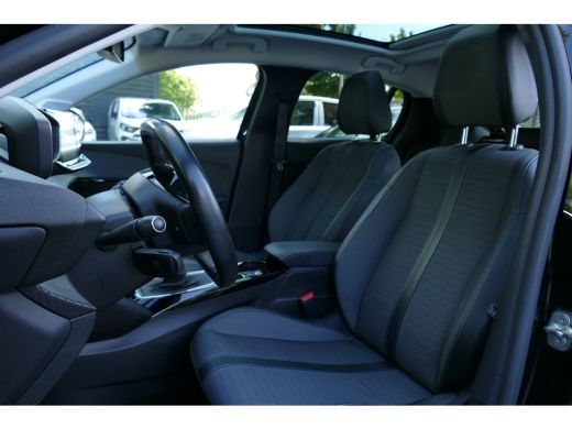 Peugeot 208 1.2 PURETECH 100PK ALLURE PACK / NAVI / LED / PDC / 16"LMV / CAMERA / PANO.DAK / WINTERPAKKET / B... ActivLease financial lease