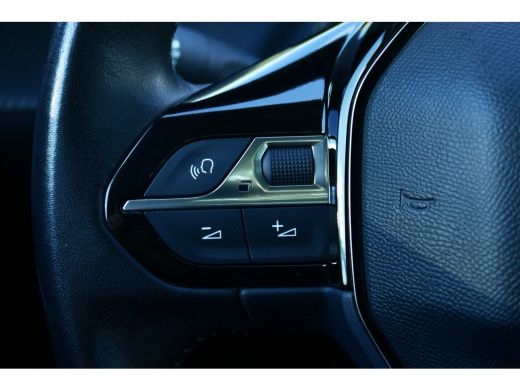 Peugeot 208 1.2 PURETECH 100PK ALLURE PACK / NAVI / LED / PDC / 16"LMV / CAMERA / PANO.DAK / WINTERPAKKET / B... ActivLease financial lease