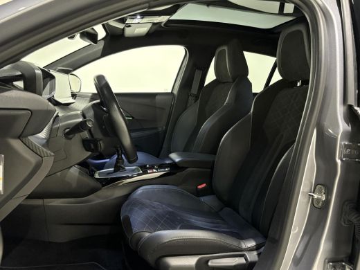 Peugeot 208 1.2 PureTech GT 100PK|Panodak|Keyless|Camera|Navi|3D|17"|Leder/Alcantara|ACC|Side-assist| ActivLease financial lease