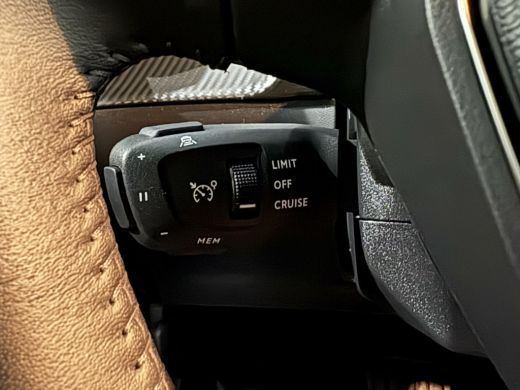 Peugeot 208 Hybrid 100 e-DCS6 Allure Aut |Black Line|Camera|Carplay|Navi|PDC|ACC| ActivLease financial lease