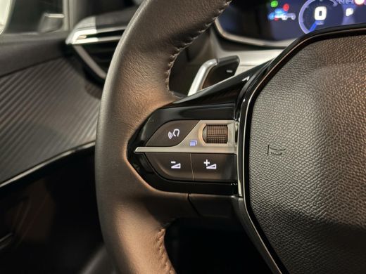 Peugeot 208 Hybrid 100 e-DCS6 Allure Aut |Black Line|Camera|Carplay|Navi|PDC|ACC| ActivLease financial lease