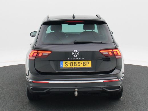 Volkswagen Tiguan 1.5 TSi 150 Pk Automaat Life | Trekhaak | Adaptive Cruise | Carplay | Climate Control | Parkeerse... ActivLease financial lease