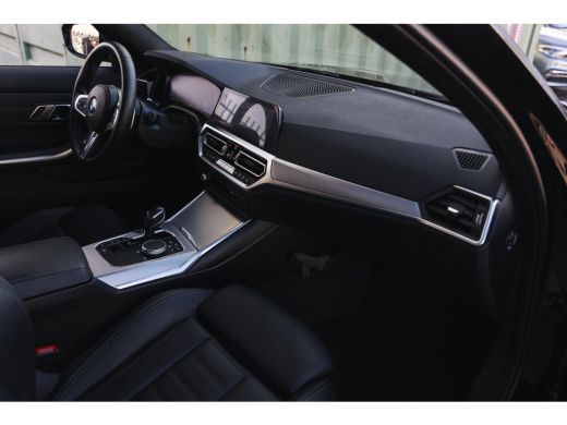 BMW 3 Serie Touring 330e High Executive M Sport Automaat / Panoramadak / Sportstoelen / Achteruitrijcamera / ... ActivLease financial lease