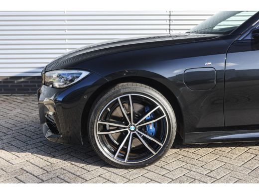 BMW 3 Serie Touring 330e High Executive M Sport Automaat / Panoramadak / Sportstoelen / Achteruitrijcamera / ... ActivLease financial lease