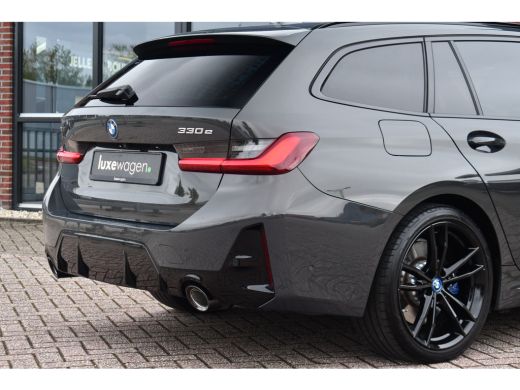 BMW 3 Serie Touring 330e xDrive M-Sport Pro LCI Dravitgrau Pano HUD el-zetels 19inch ActivLease financial lease