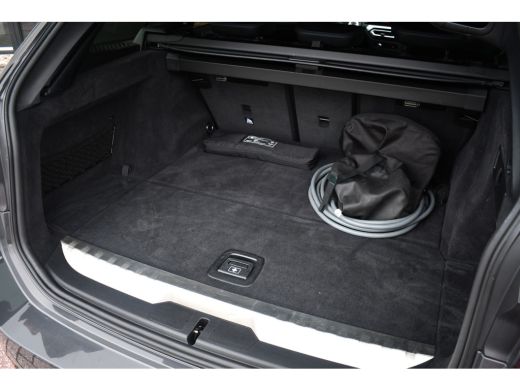 BMW 3 Serie Touring 330e xDrive M-Sport Pro LCI Dravitgrau Pano HUD el-zetels 19inch ActivLease financial lease