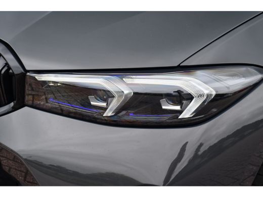 BMW 3 Serie Touring 330e xDrive M-Sport Pro LCI Dravitgrau Pano HUD el-zetels 19inch ActivLease financial lease