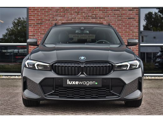 BMW 3 Serie Touring 330e xDrive M-Sport Pro LCI Dravitgrau Pano HUD el-zetels 19inch ActivLease financial lease