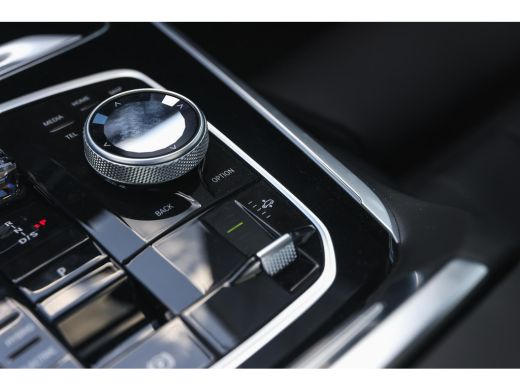 BMW X5 xDrive50e High Executive M Sport Automaat / Panoramadak / Trekhaak / Soft-Close / Adaptief onders... ActivLease financial lease