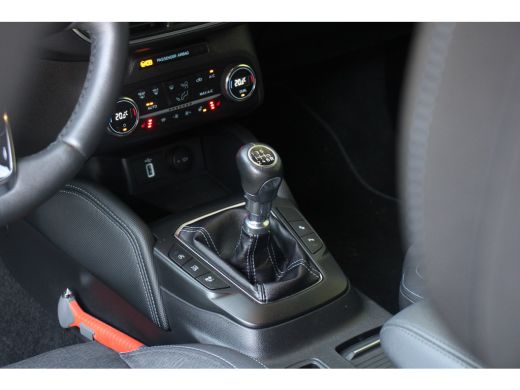 Ford Focus 1.0 EcoBoost Hybrid Active X Business | NL auto | 1e eig | Adapt. Cruise | Elek. Trekhaak | Clima... ActivLease financial lease