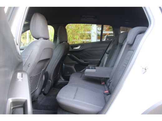 Ford Focus 1.0 EcoBoost Hybrid Active X Business | NL auto | 1e eig | Adapt. Cruise | Elek. Trekhaak | Clima... ActivLease financial lease