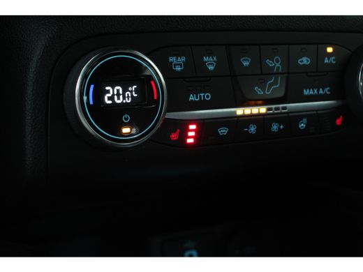 Ford Focus 1.0EB ST-LINE | NL-AUTO! | B&O | CAMERA | ALL SEASON | WINTERPACK | PARK SENS V+A | DEALER OH! | ... ActivLease financial lease