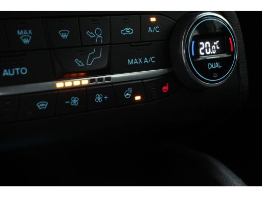 Ford Focus 1.0EB ST-LINE | NL-AUTO! | B&O | CAMERA | ALL SEASON | WINTERPACK | PARK SENS V+A | DEALER OH! | ... ActivLease financial lease