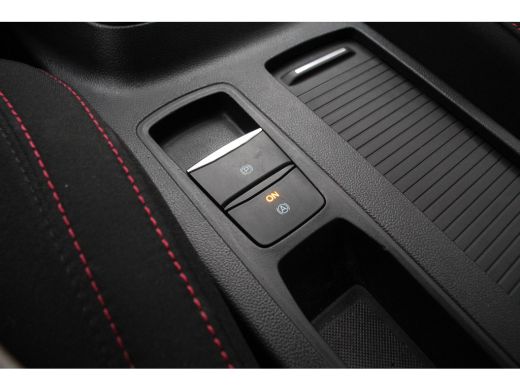 Ford Focus 1.0EB ST-LINE | NL-AUTO! | B&O | CAMERA | ALL SEASON | WINTERPACK | PARK SENS V+A | DEALER OH! | ... ActivLease financial lease