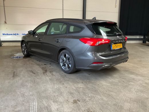 Ford Focus 1.0EB ST-LINE | NL-AUTO! | B&O | CAMERA | ALL SEASON | WINTERPACK | PARK SENS V+A | DEALER OH! | ... ActivLease financial lease