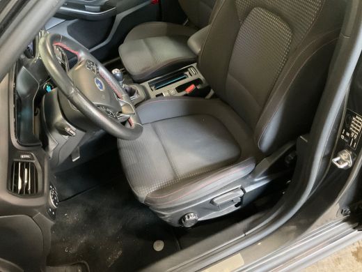 Ford Focus 1.0EB ST-LINE | NL-AUTO! | B&O | CAMERA | ALL SEASON | WINTERPACK | PARK SENS V+A | DEALER OH! | ... ActivLease financial lease