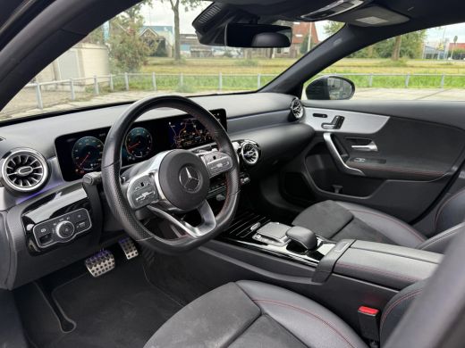 Mercedes-Benz A-Klasse 180 Aut. Sol. AMG Sport | Panorama | Burmester | Memory | Multi Beam | Sfeer Verlichting | ActivLease financial lease