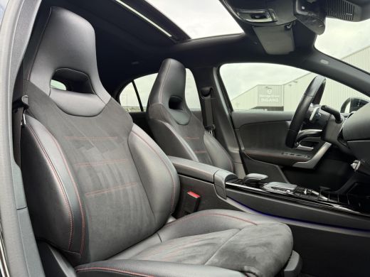 Mercedes-Benz A-Klasse 180 Aut. Sol. AMG Sport | Panorama | Burmester | Memory | Multi Beam | Sfeer Verlichting | ActivLease financial lease