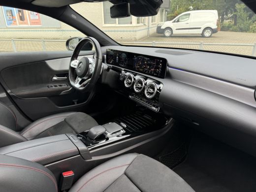 Mercedes-Benz A-Klasse 180 Aut. Sol. AMG Sport | Panorama | Burmester | Memory | Multi Beam | Sfeer Verlichting | ActivLease financial lease