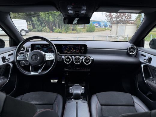 Mercedes-Benz A-Klasse 180 Aut. Sol. AMG Sport | Panorama | Burmester | Memory | Multi Beam | Sfeer Verlichting | ActivLease financial lease