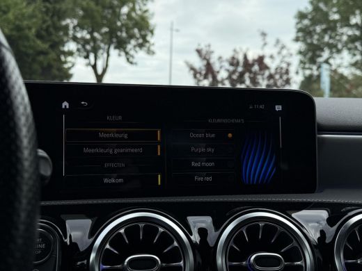 Mercedes-Benz A-Klasse 180 Aut. Sol. AMG Sport | Panorama | Burmester | Memory | Multi Beam | Sfeer Verlichting | ActivLease financial lease