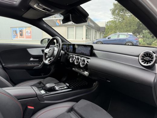 Mercedes-Benz A-Klasse 250e Aut. Sol. AMG Ultimate | Panorama | Burmester | Memory | Multi Beam | Sfeer Verlichting | ActivLease financial lease