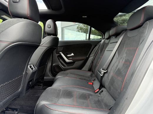 Mercedes-Benz A-Klasse 250e Aut. Sol. AMG Ultimate | Panorama | Burmester | Memory | Multi Beam | Sfeer Verlichting | ActivLease financial lease