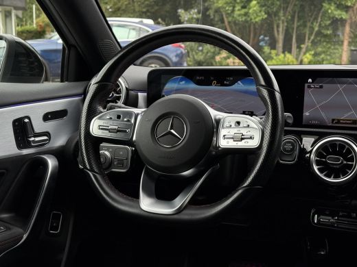 Mercedes-Benz A-Klasse 250e Aut. Sol. AMG Ultimate | Panorama | Burmester | Memory | Multi Beam | Sfeer Verlichting | ActivLease financial lease