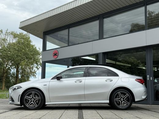 Mercedes-Benz A-Klasse 250e Aut. Sol. AMG Ultimate | Panorama | Burmester | Memory | Multi Beam | Sfeer Verlichting | ActivLease financial lease