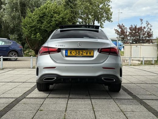 Mercedes-Benz A-Klasse 250e Aut. Sol. AMG Ultimate | Panorama | Burmester | Memory | Multi Beam | Sfeer Verlichting | ActivLease financial lease