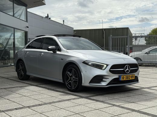 Mercedes-Benz A-Klasse 250e Aut. Sol. AMG Ultimate | Panorama | Burmester | Memory | Multi Beam | Sfeer Verlichting | ActivLease financial lease
