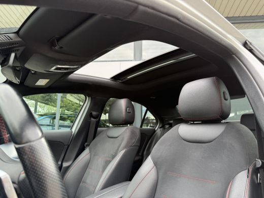 Mercedes-Benz A-Klasse 250e Aut. Sol. AMG Ultimate | Panorama | Burmester | Memory | Multi Beam | Sfeer Verlichting | ActivLease financial lease